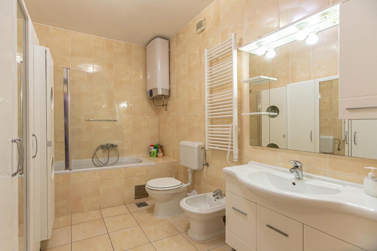 Apartment Relax Whit Big Terrace 170M2 Near The Beach Split Exterior photo